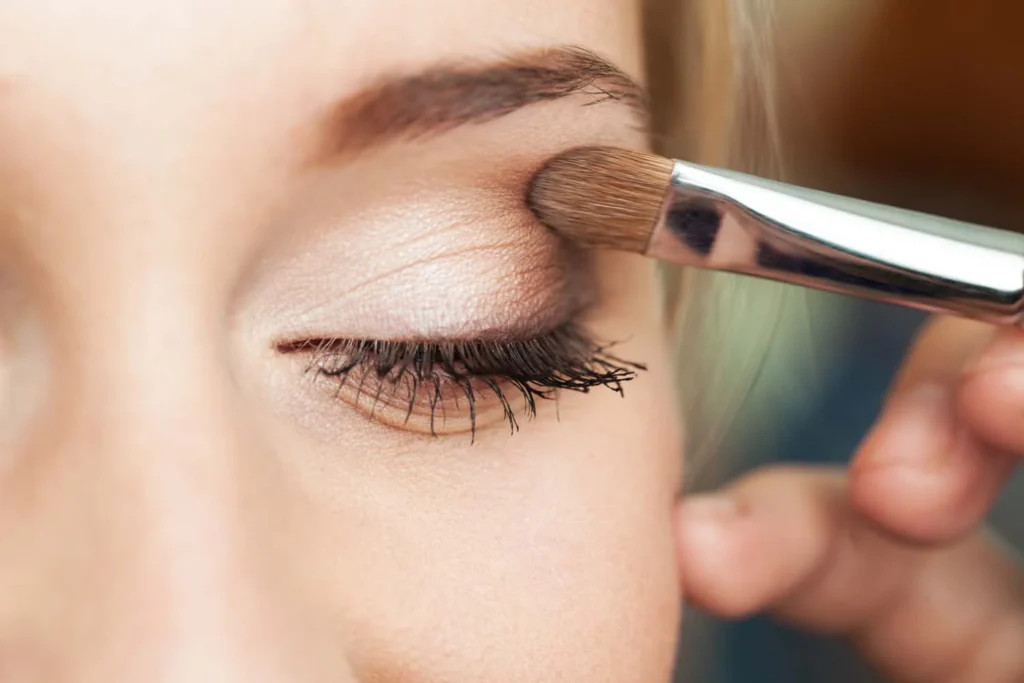 How to Look More Attractive: 5 Beauty-Backed Confidence Boosters for Women